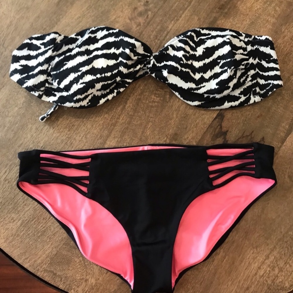 2/$12..Victoria’s Secret strapless bandeau top